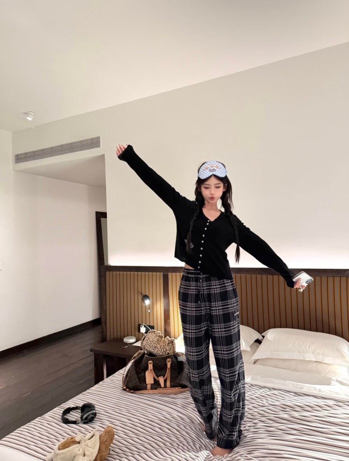 1:1 quality version Sheepskin Cross Pure Cotton Flannel Black Grey Plaid Straight Loose Pants 29530860