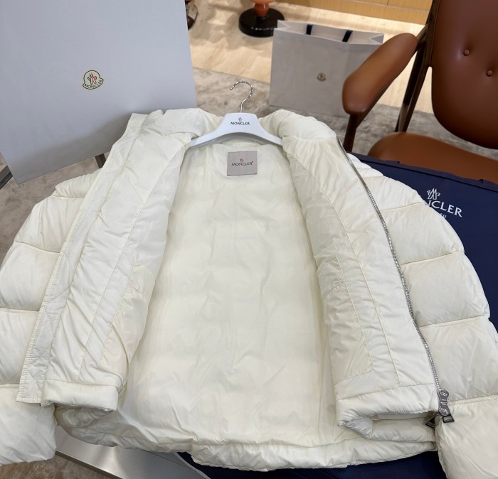 1:1 quality version Badge 3D Debossed Brand Logo Stand Collar Short Down Jacket 3 colors 29535616