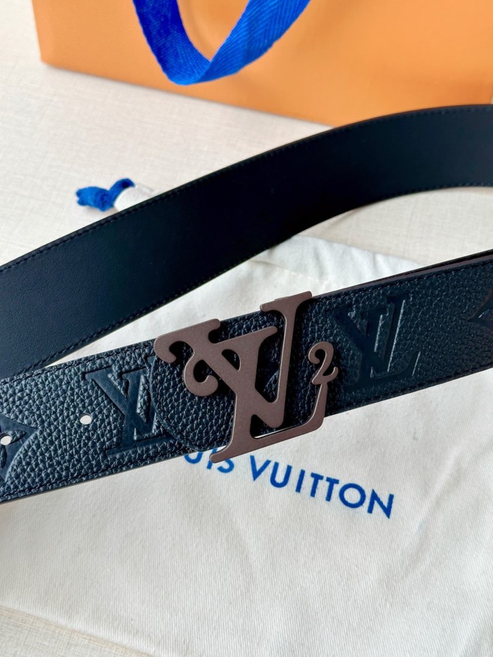 1:1 quality version LV Logo Buckle Strap Litchi Grain Embossed Belt 【Width 4.0 cm】3 colors 29543288