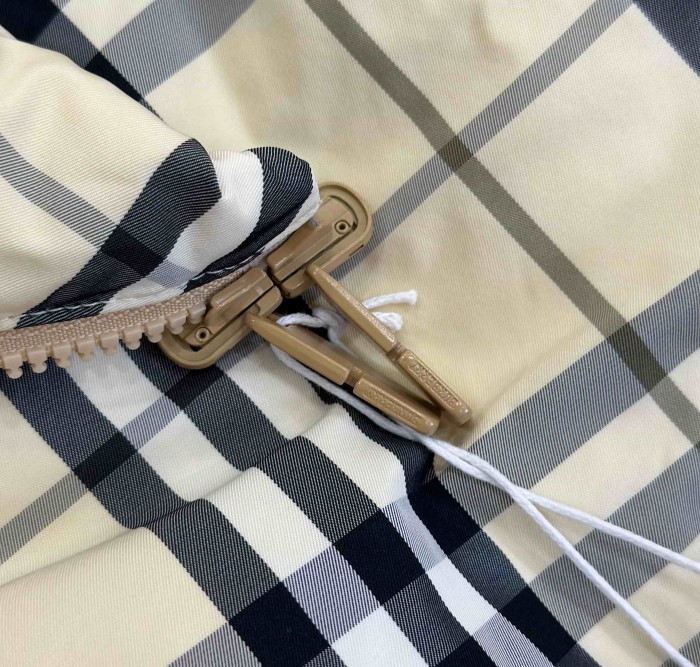 1:1 quality version Reversible Plaid Stand Collar Detachable Hood Down Jacket 29547932