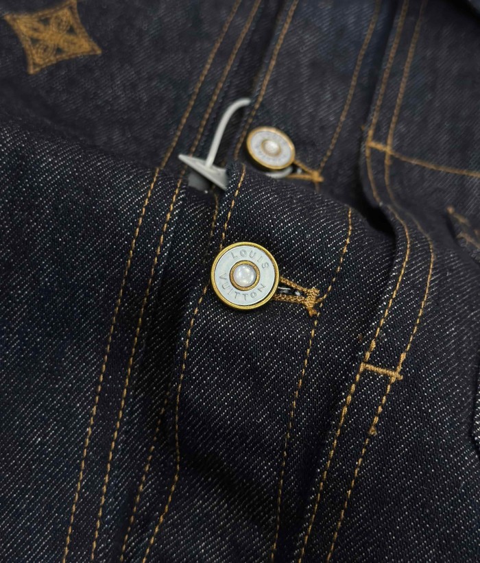 1:1 quality version Letter Four Leaf Flower Gold Thread Embroidery Lapel Denim Jacket & Jeans Set 29554228