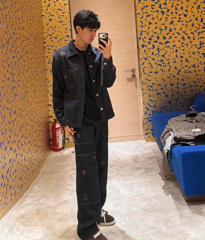 1:1 quality version Letter Four Leaf Flower Gold Thread Embroidery Lapel Denim Jacket & Jeans Set 29554228