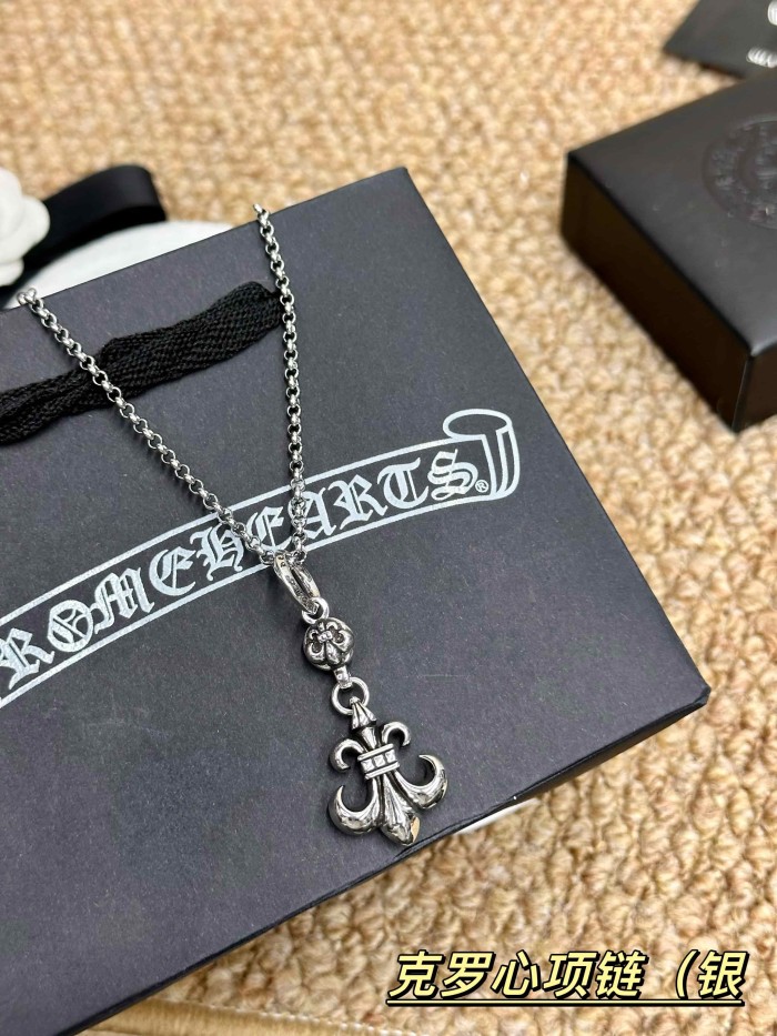 Vintage Fleur De Lis Pendant Silver Plated Necklace 29569612