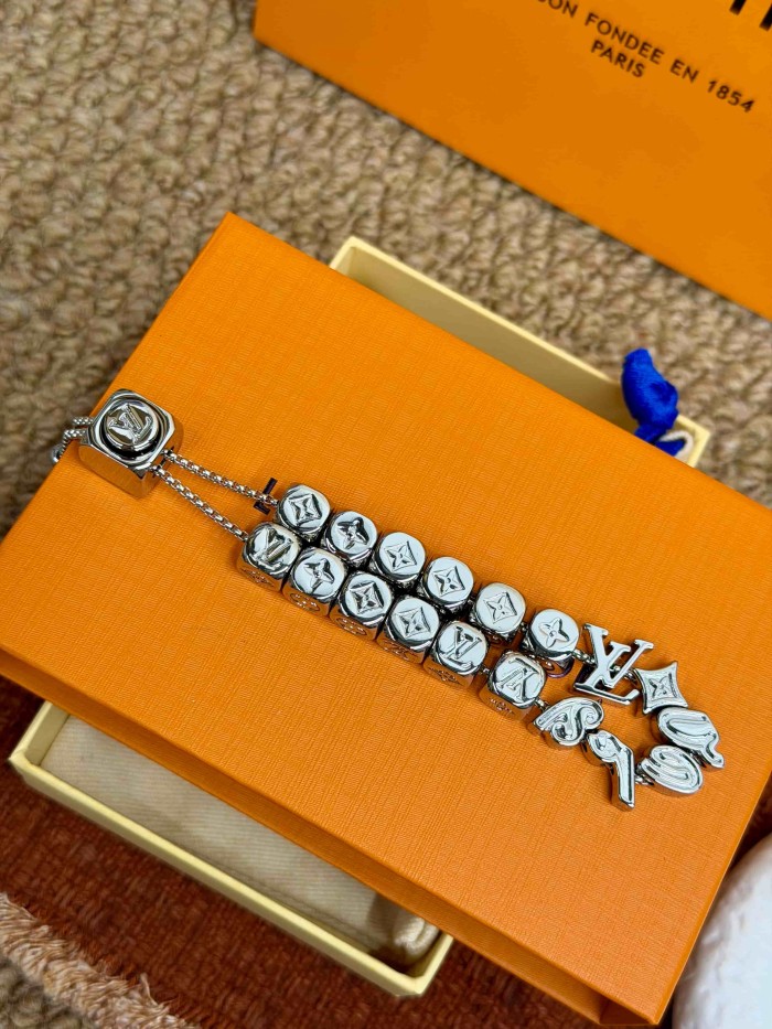 Engraved Cube Bead Letter Charm Silver Plated Bracelet 29569617