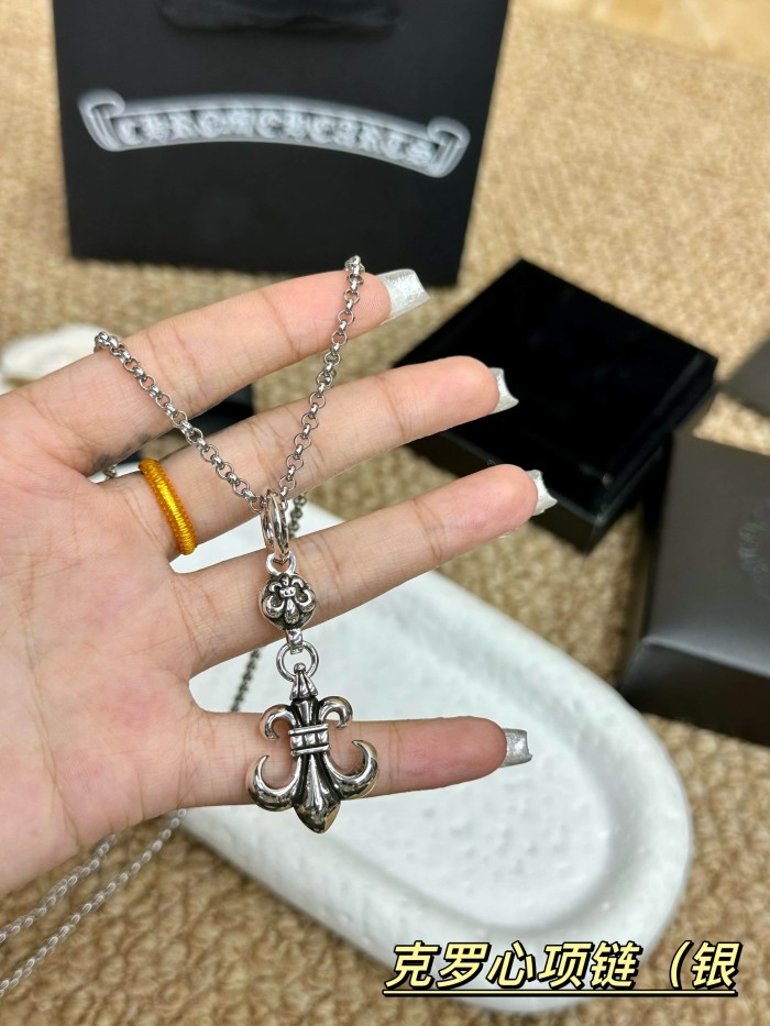Vintage Fleur De Lis Pendant Silver Plated Necklace 29569612