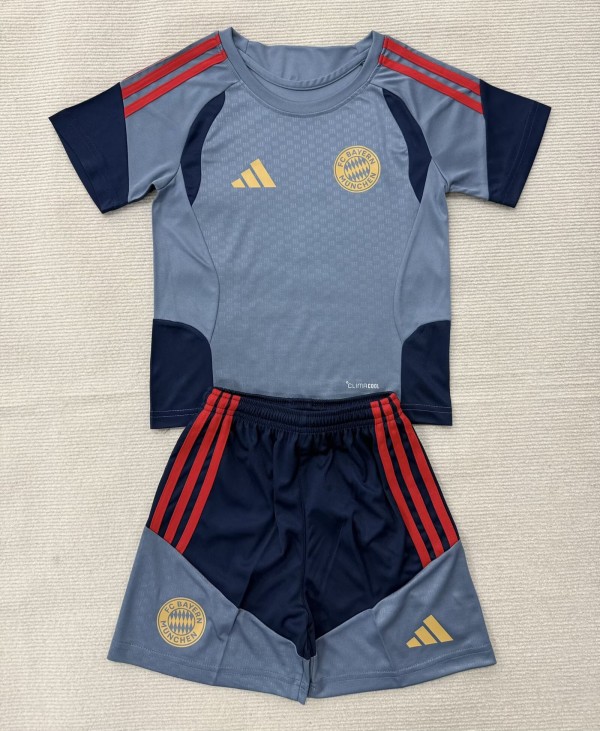 26-27 Bayern Training Adult Suit