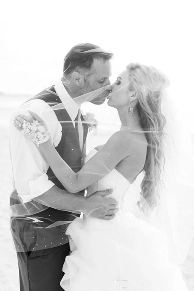 Gorgeous Beach White Short Organza Sweetheart Asymmetrical Wedding Dresses