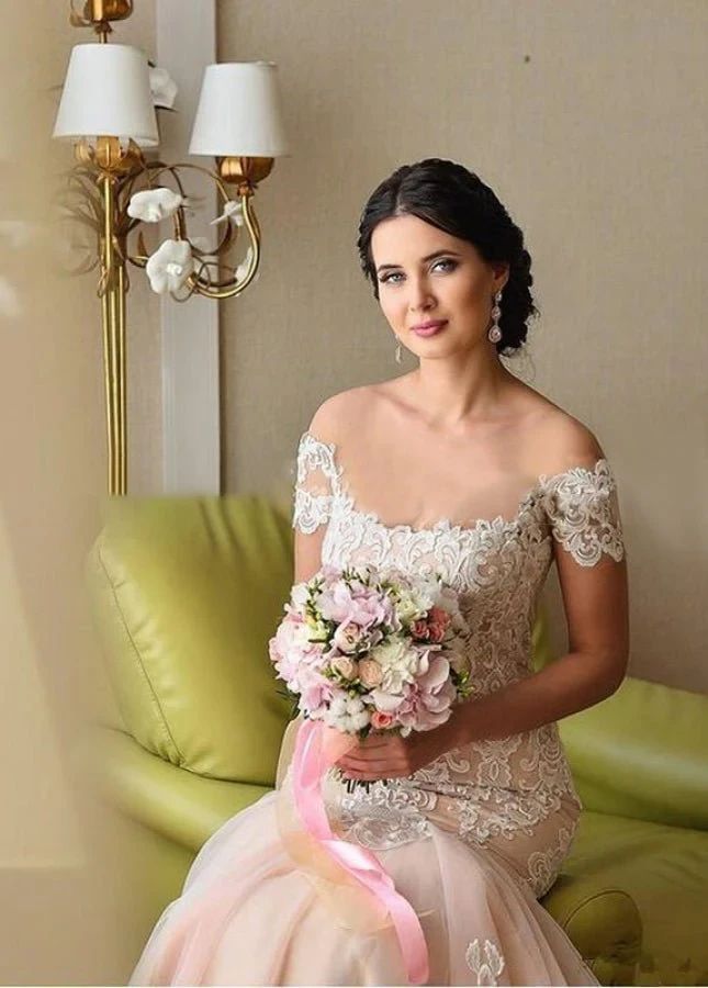Gorgeous Mermaid Appliqued Lace Tulle Bridal Gowns With Lace-up Back