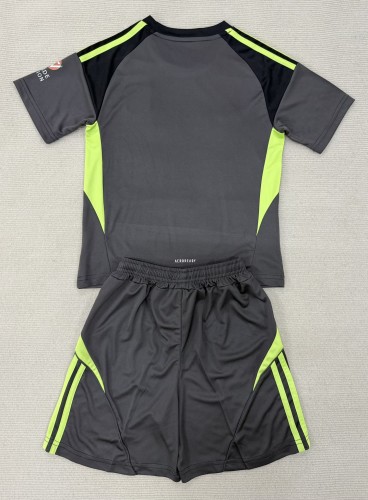 25-26 Aston Villa Black Goalkeeper Adult Suit