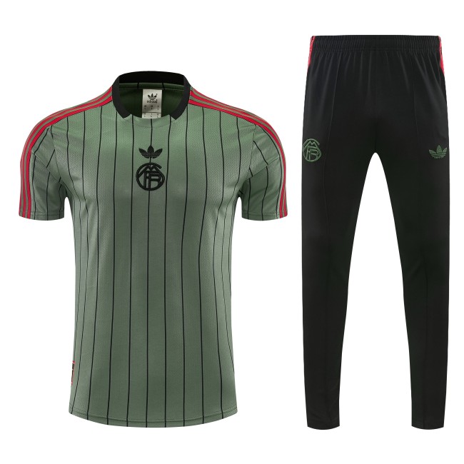 26-27  Bayern Short shirts and Long trousers Suit (圆领)
