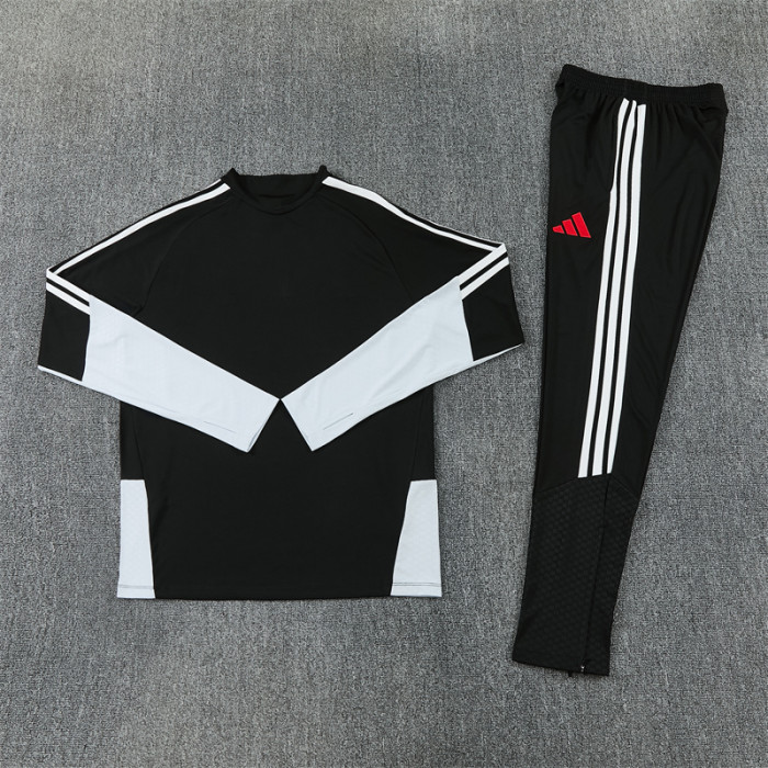26/27 Liverpool Adult training suit black