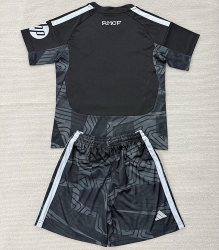 26/27 Real Madrid goalkeeper Adult Set black