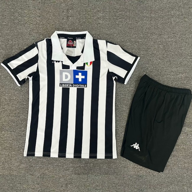 Retro 98/99 Juventus home kids kit