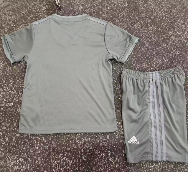 26/27 Real Madrid training kids kit
