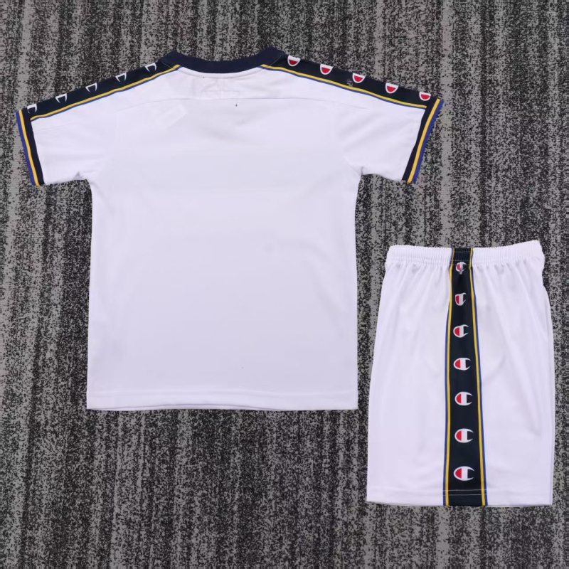 Retro 02/03 Parma home kids kit