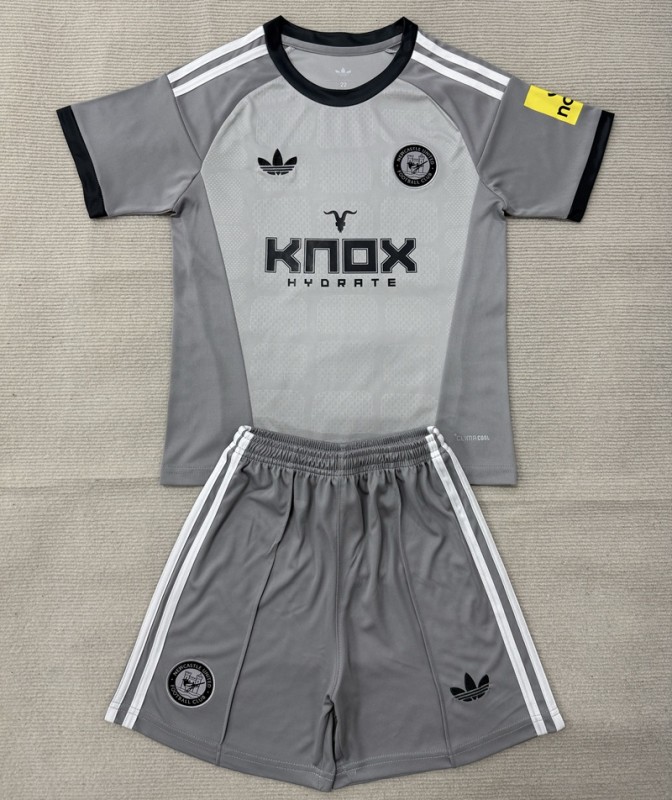 26/27 Newcastle United goalkeeper Adult Set grey