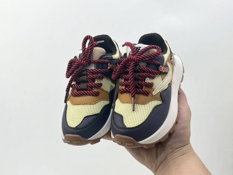 NEW NIKE kids Shoes