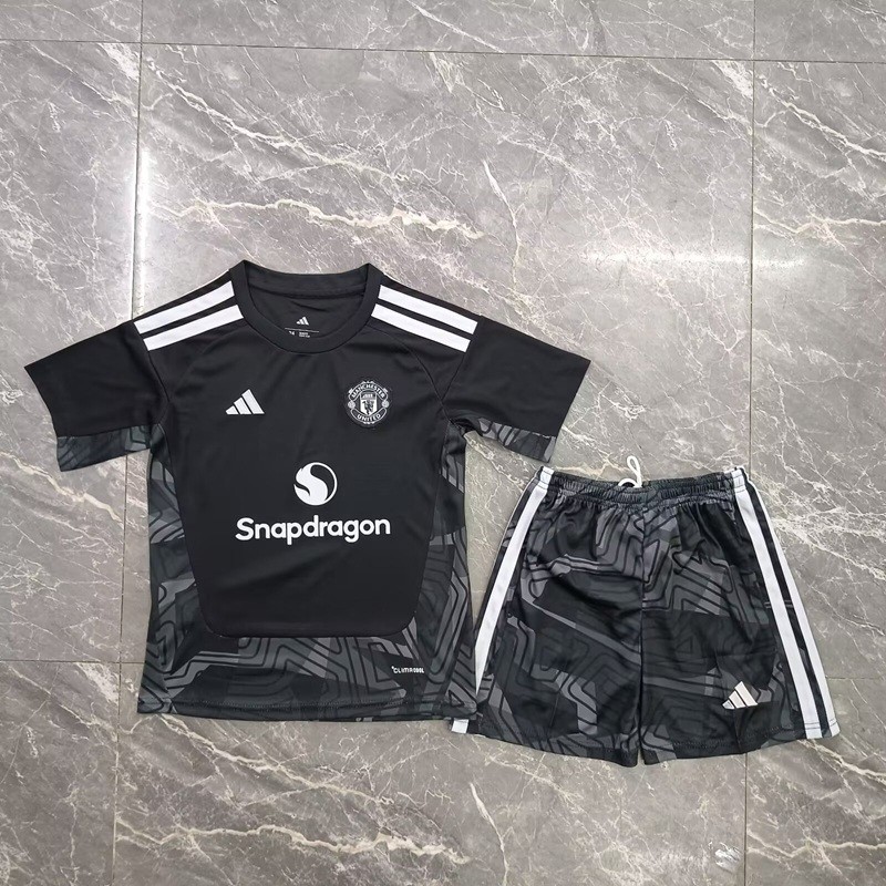 26/27 Manchester United goalkeeper kids kit