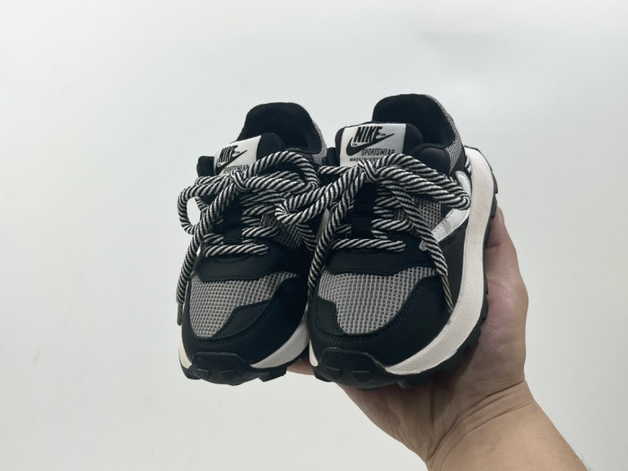 NEW NIKE kids Shoes