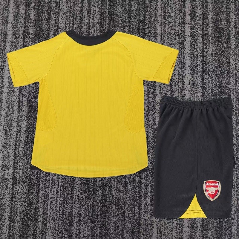 Retro 05/06 Arsenal Away kids kit