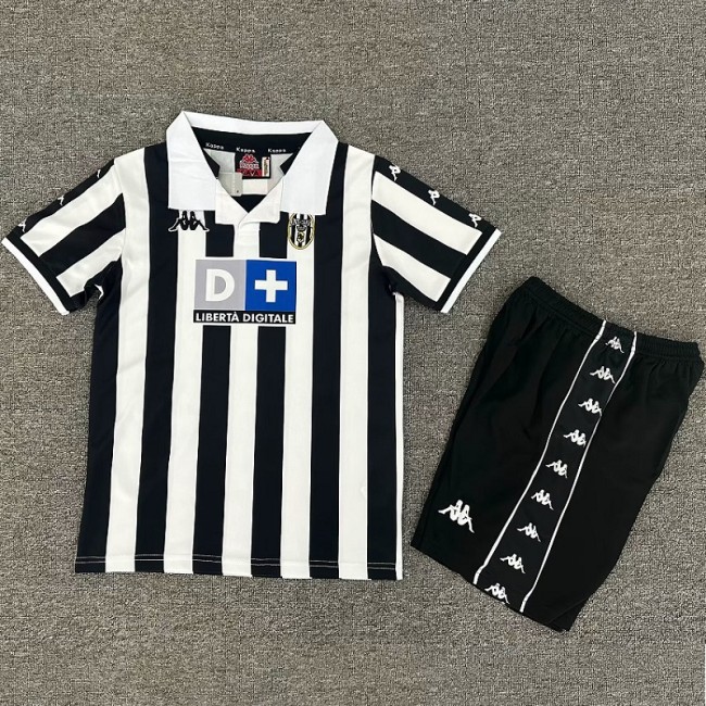 Retro 99/00 Juventus home kids kit