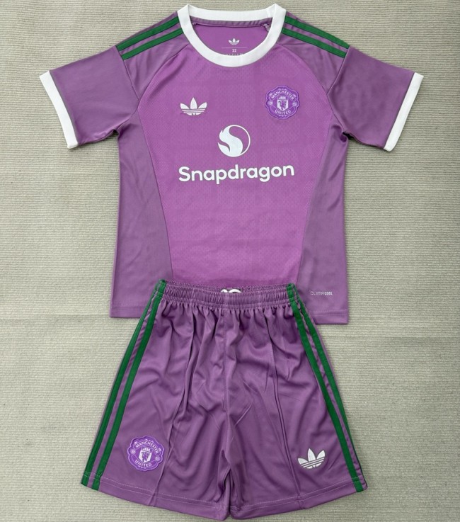 26/27 Manchester United goalkeeper kids kit pink