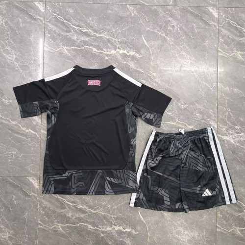 26/27 Manchester United goalkeeper kids kit