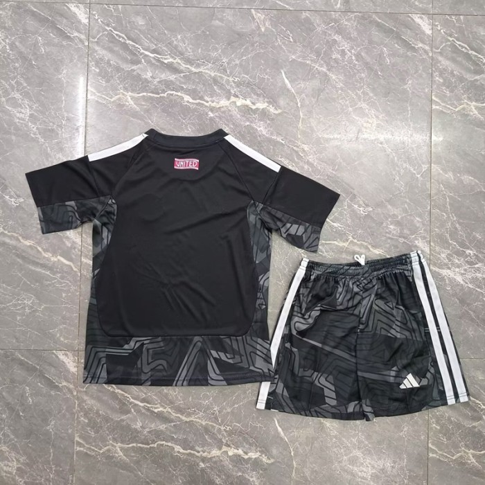26/27 Manchester United goalkeeper kids kit