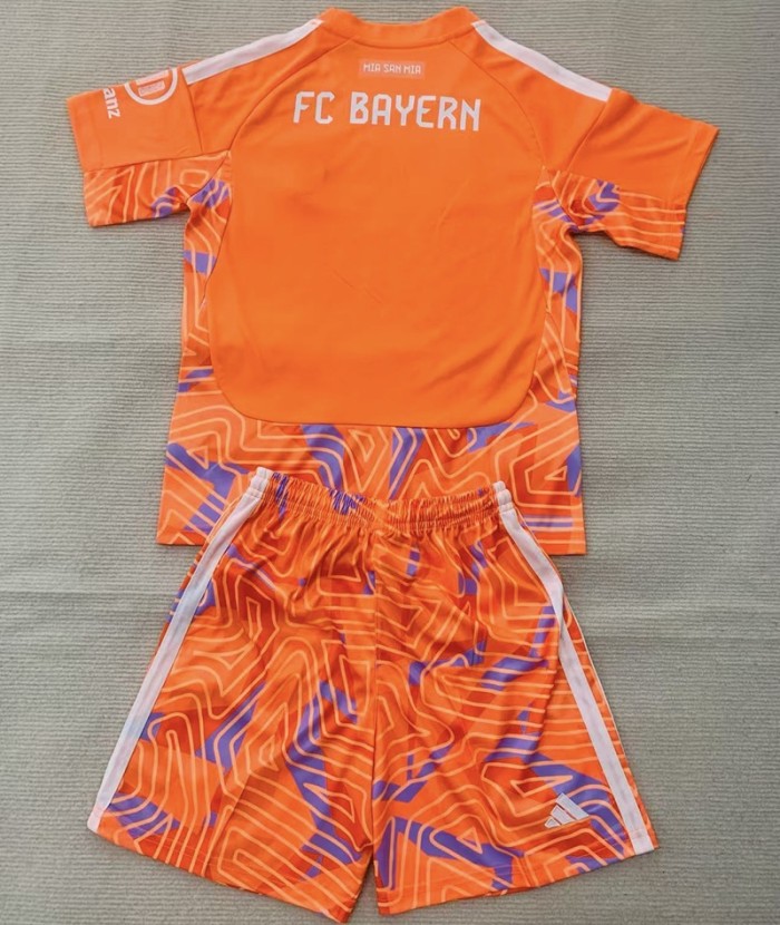 26/27 bayern munich Goalkeeper kids kit