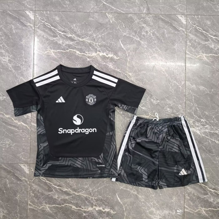 26/27 Manchester United goalkeeper kids kit