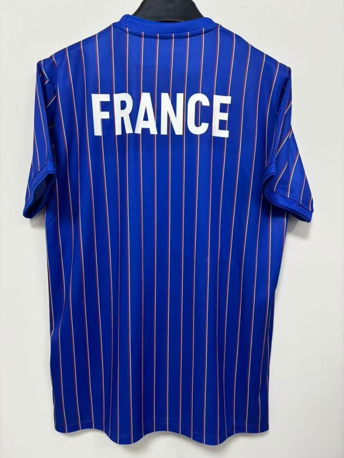 26/27 France On-stage attire