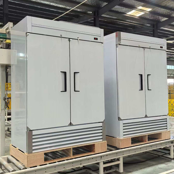 Commercial reach in refrigerator for restaurant