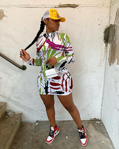 Graffiti Print Long Sleeve O-neck Backless Skinny Mini Dress YUM-9057