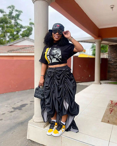 Casual Women Printed T-shirt And Long Ruffles Skirt Black 2 Pieces Set GT-9171