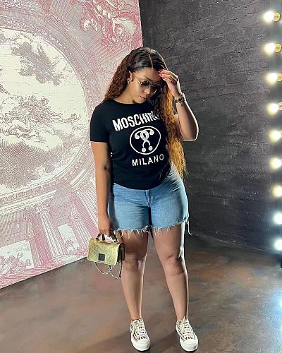 Women’s Round Neck Letter Printed Black T-shirt BANM-9087