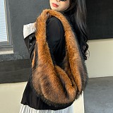 Stylish Retro Large Capacity Faux Fur Underarm Crescent Bag HES-2536