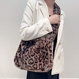 2025 New Fashionable and Stylish Large Capacity Fleece Tote Underarm Bag HES-2300