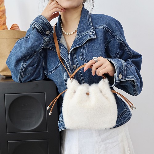 Autumn/Winter Vintage Style Plush Faux Mink Fur High-End Crossbody Bucket Bag RS-80825
