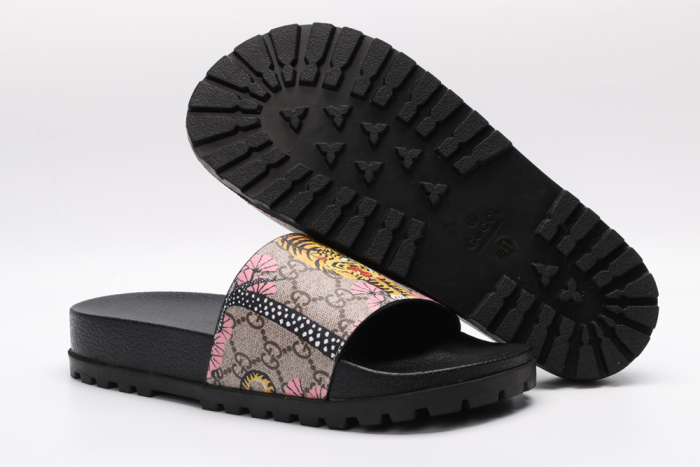 G*cci Sandals