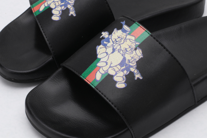 G*cci Sandals