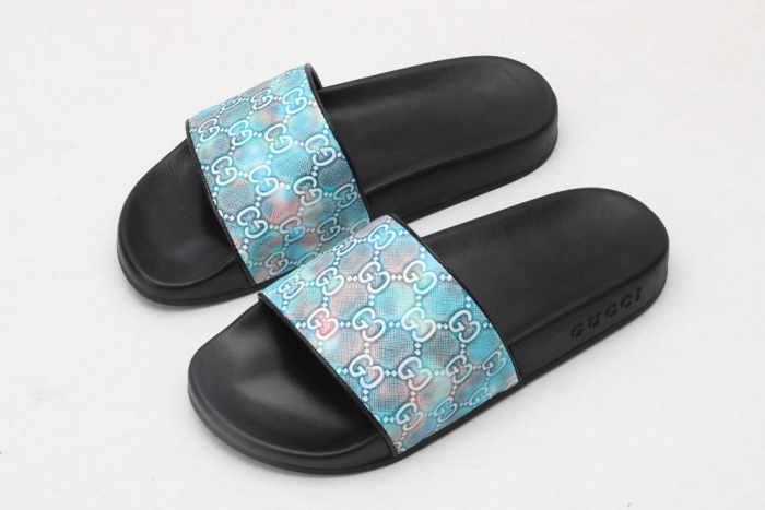 G*cci Sandals