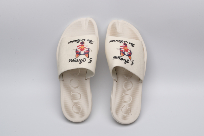 G*cci Sandals