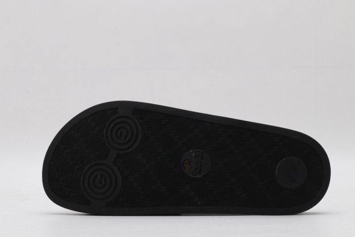 G*cci Sandals