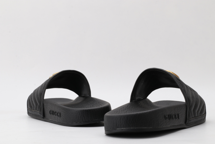 G*cci Sandals
