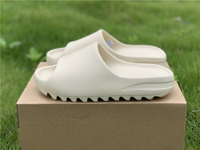 Yeezy Slide Desert Sand  FW6344