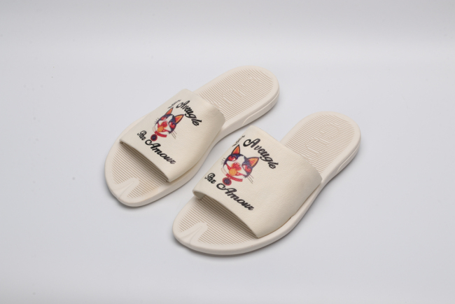 G*cci Sandals