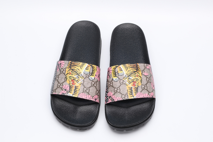 G*cci Sandals