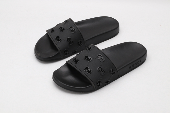 G*cci Sandals