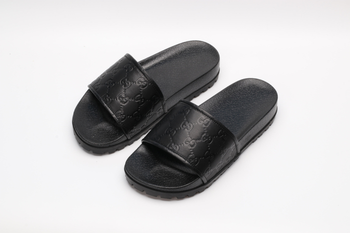 G*cci Sandals