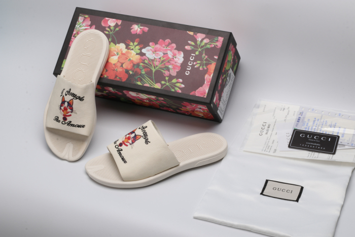 G*cci Sandals